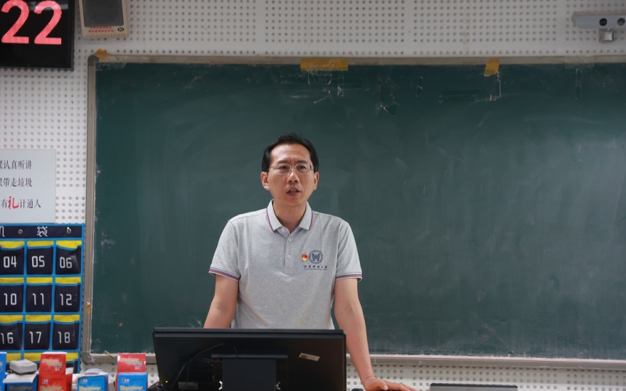 3b4efcc1c94b98e2c15fed86bbd111d8.jpg 李书记.jpg